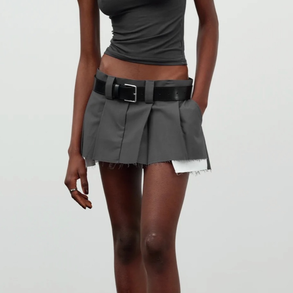 Source Unknown low rise layer micro skirt- charcoal